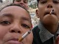 أطفال الأردن يدخنون